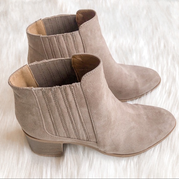 Lulu’s Shasta Taupe Suede Ankle Booties, size 8 - Picture 5 of 11